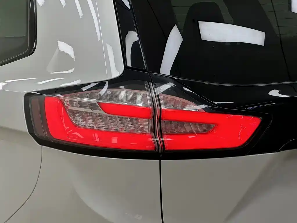 Ford Edge — миниатюра 30