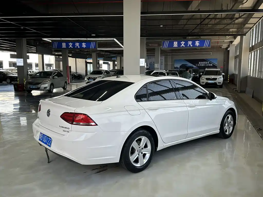 Volkswagen Lamando 2017 230TSI DSG