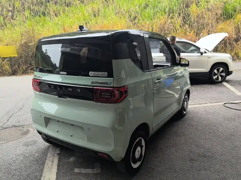 Wuling MINIEV — миниатюра 7