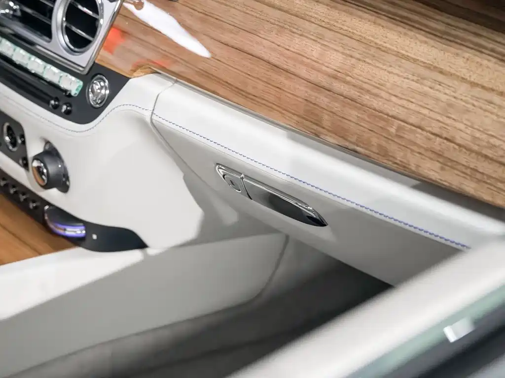 Rolls-Royce Wraith — миниатюра 12