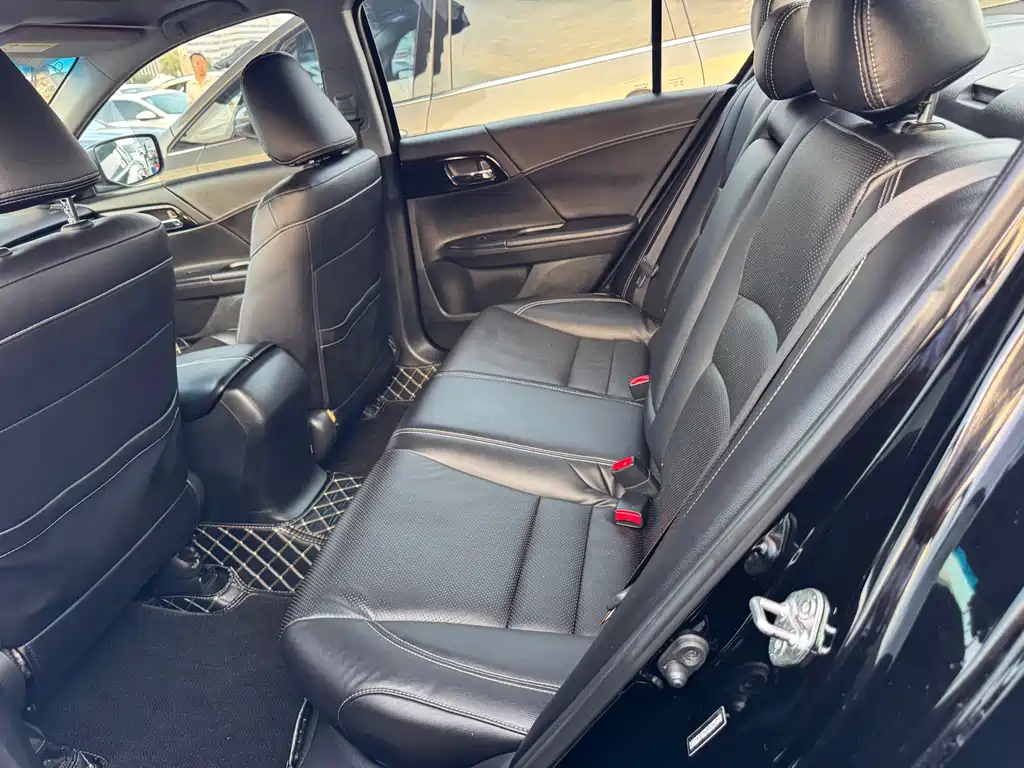 Honda Accord — миниатюра 9