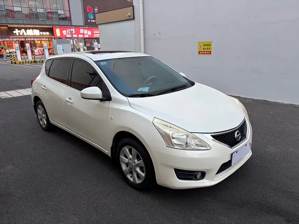 Nissan Tiida — миниатюра 3