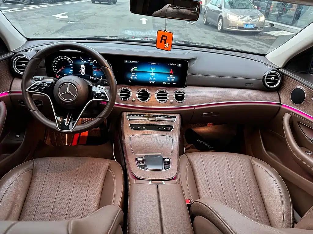 Mercedes-Benz E-Class — миниатюра 10