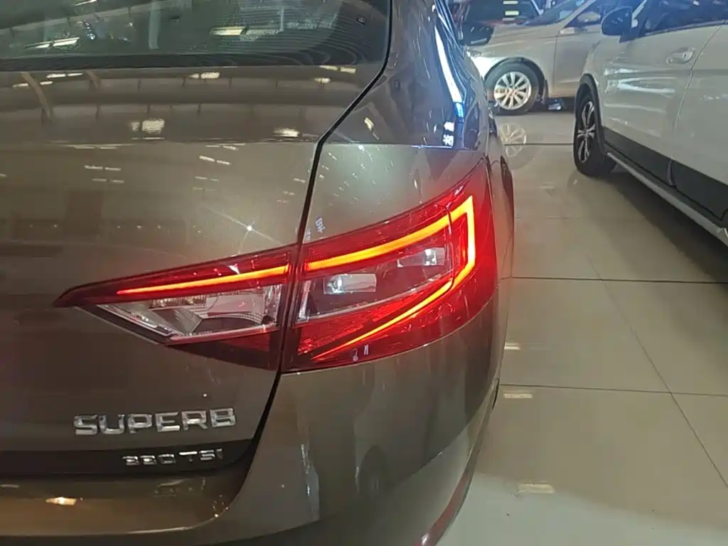 Skoda Superb — миниатюра 8