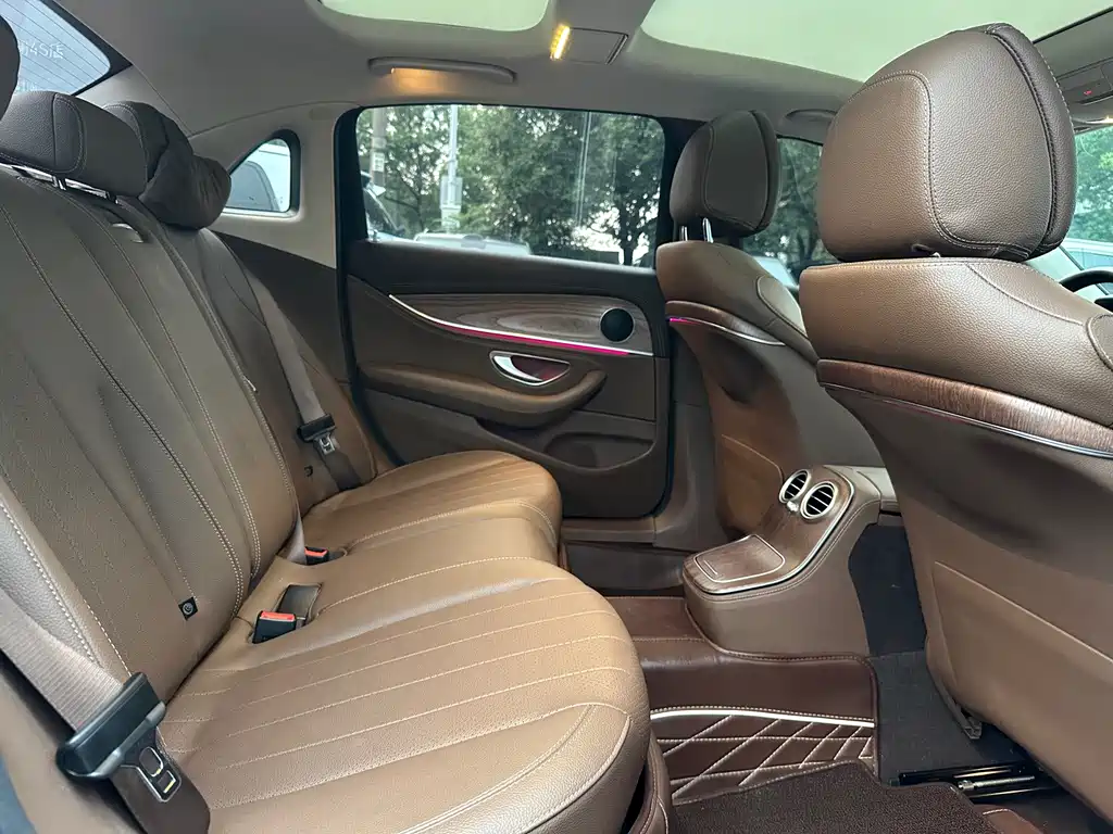 Mercedes-Benz E-Class — миниатюра 14
