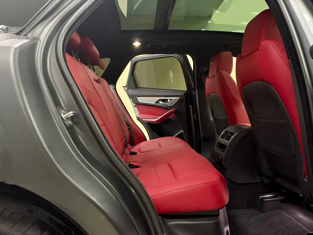 Jaguar F-PACE — миниатюра 12
