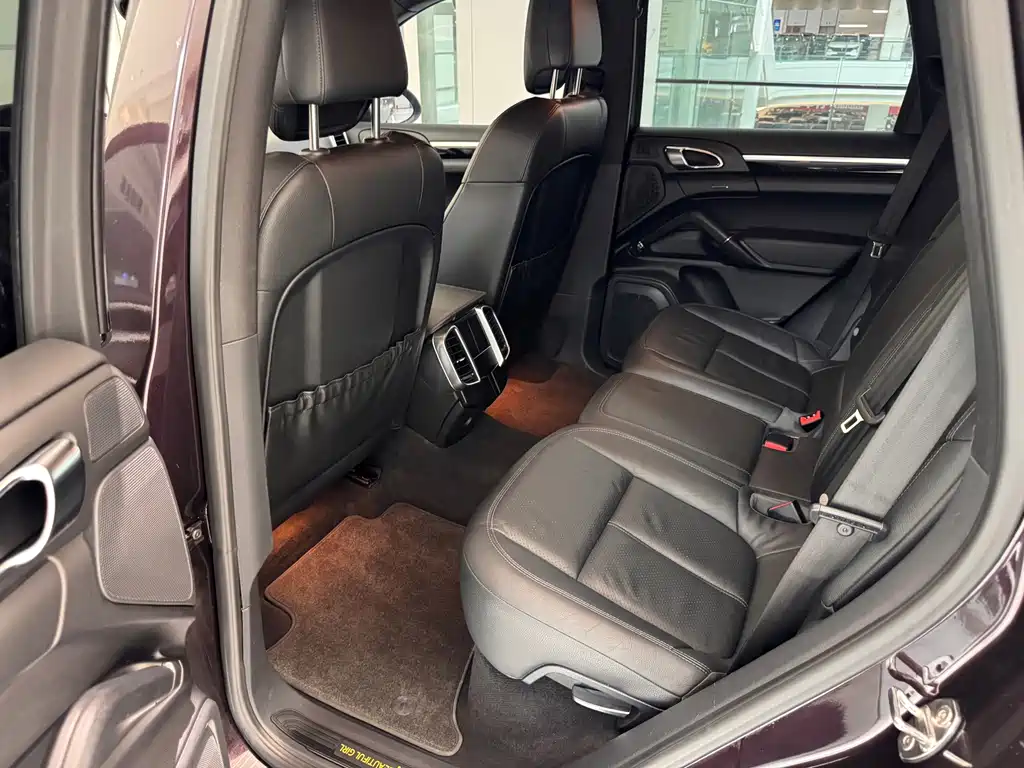 Porsche Cayenne — миниатюра 6