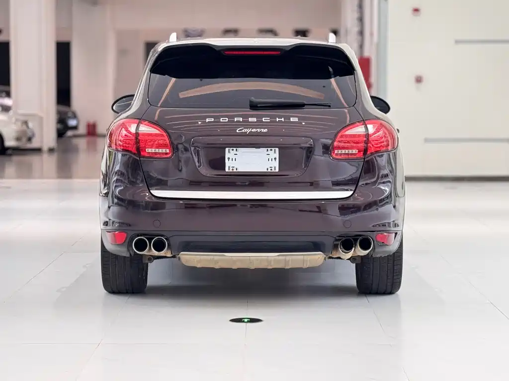 Porsche Cayenne — миниатюра 8