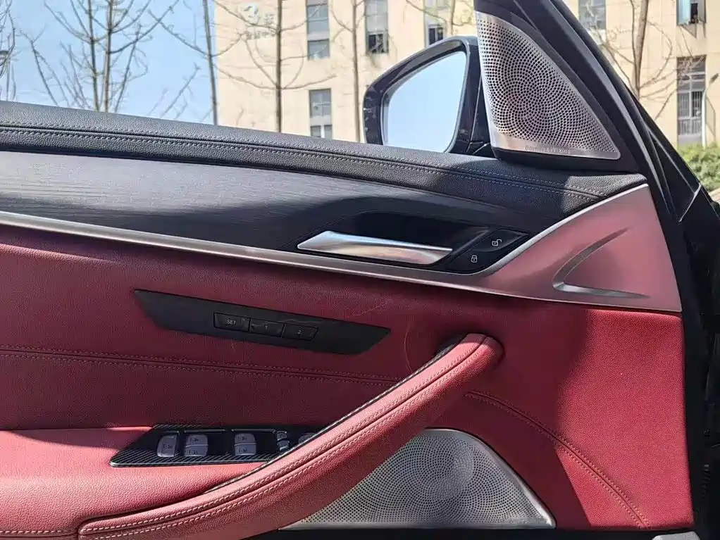 BMW 5 Series — миниатюра 12