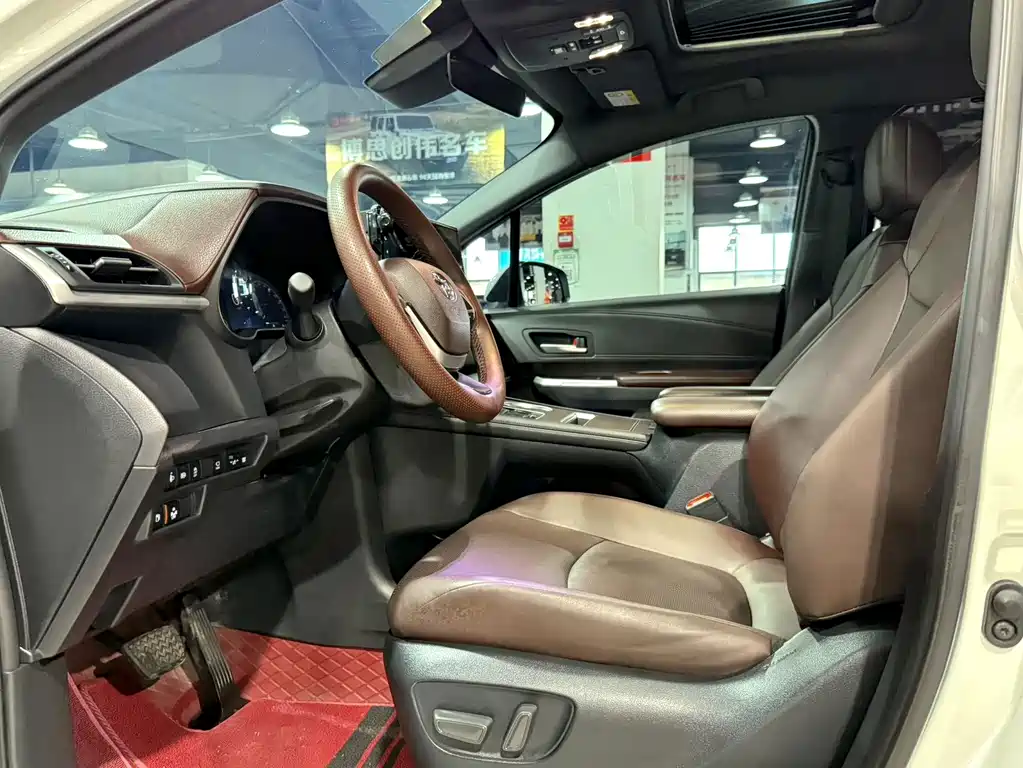 Toyota Granvia — миниатюра 4