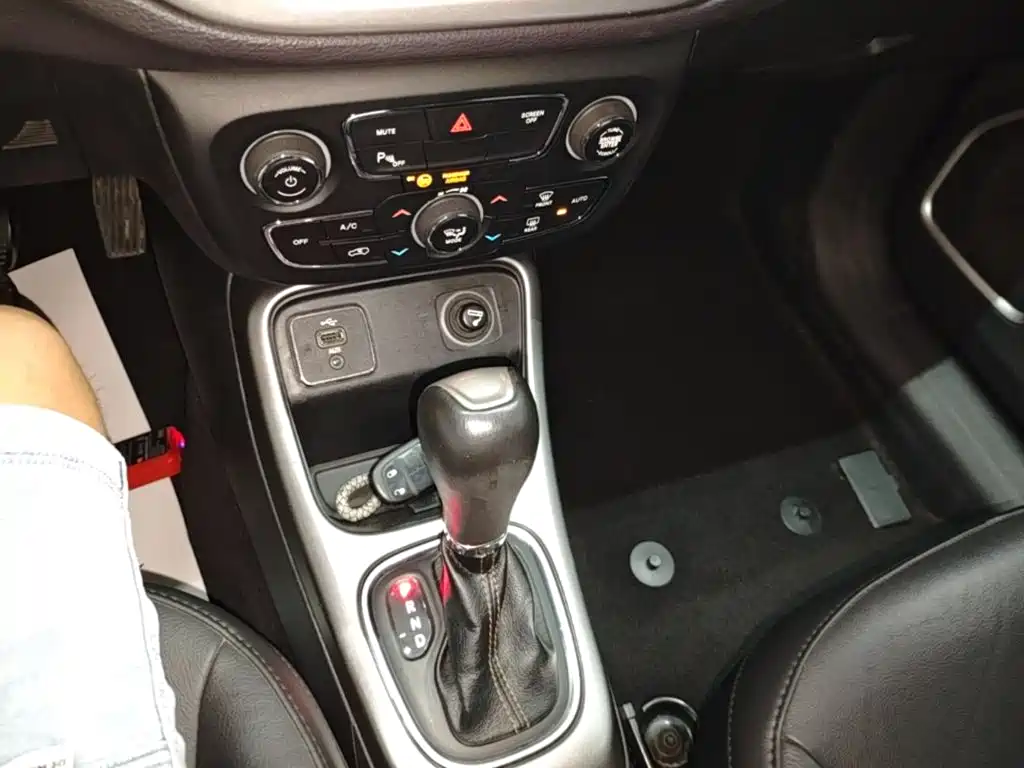 Jeep Compass — миниатюра 14