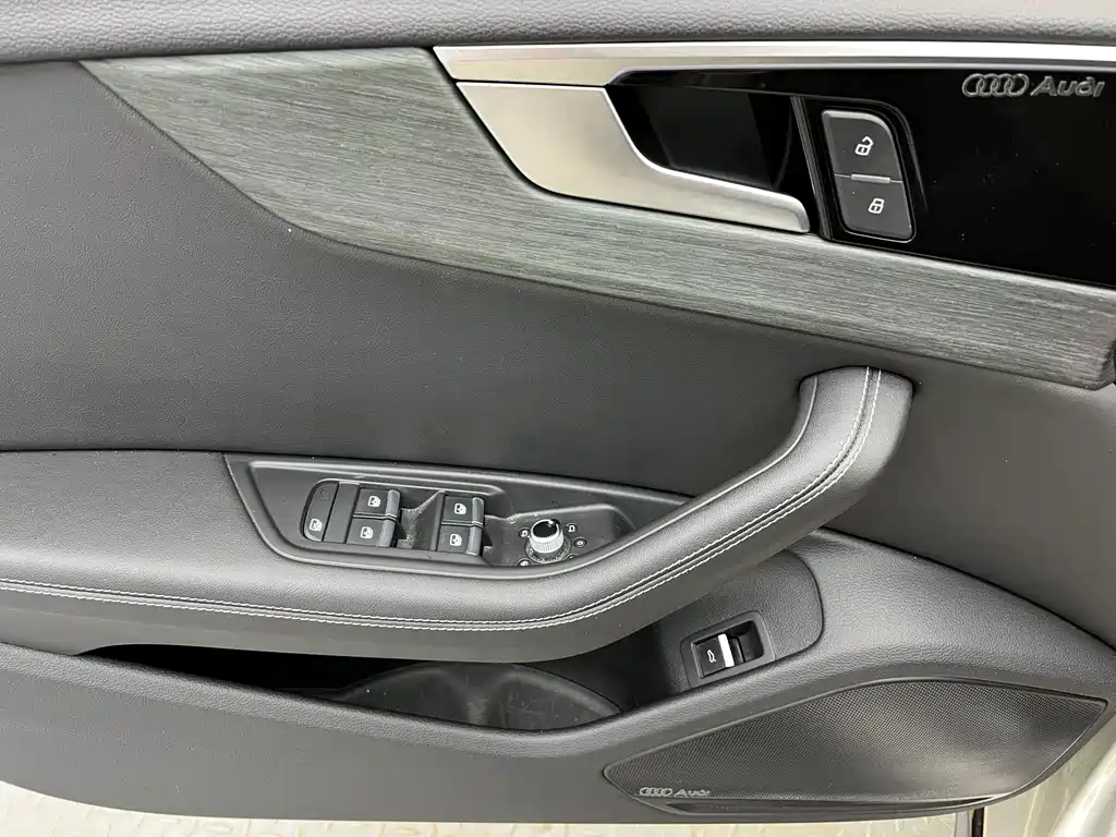 Audi A4L 2023 40 TFSI Luxury