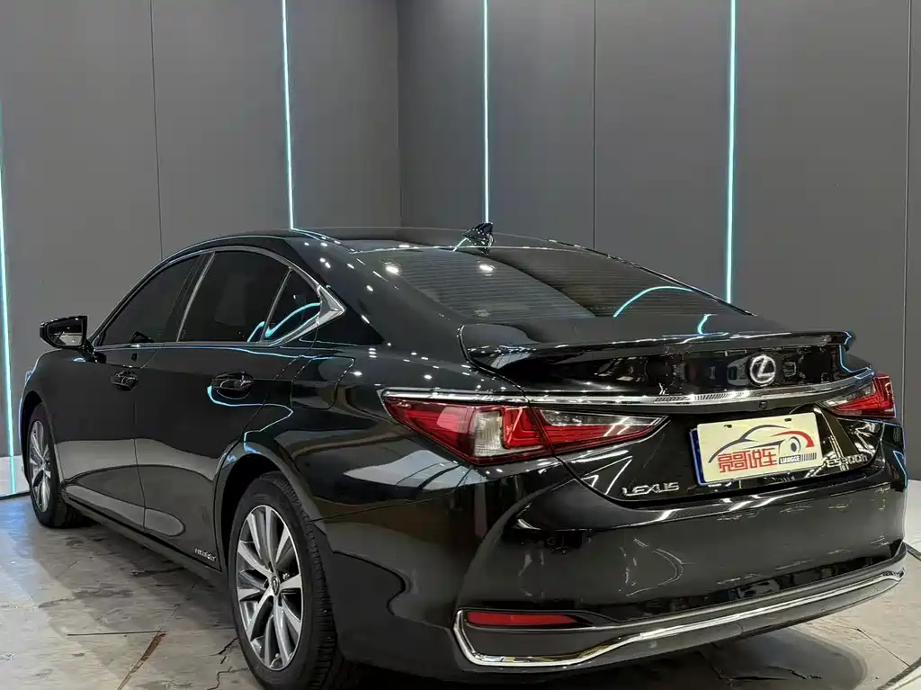 Lexus ES — миниатюра 8