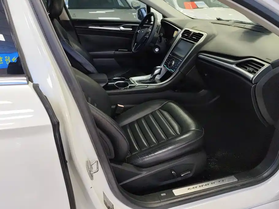 Ford Mondeo — миниатюра 8