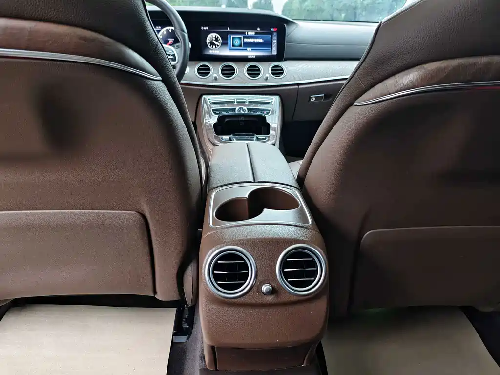 Mercedes-Benz E-Class — миниатюра 17