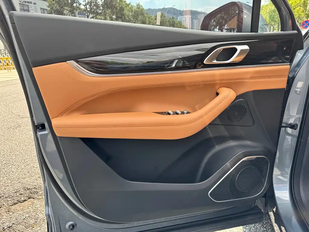 Geely Boyue L — миниатюра 13