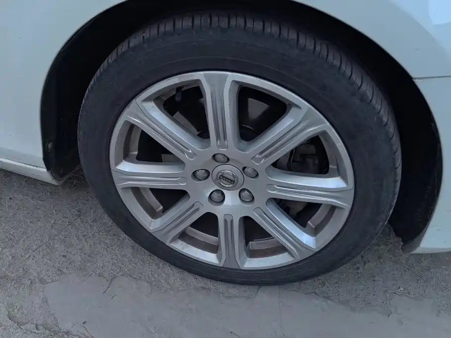 Volvo V40 — миниатюра 6