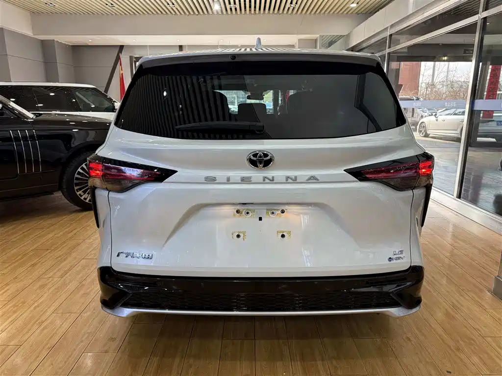 TOYOTA SIENNA