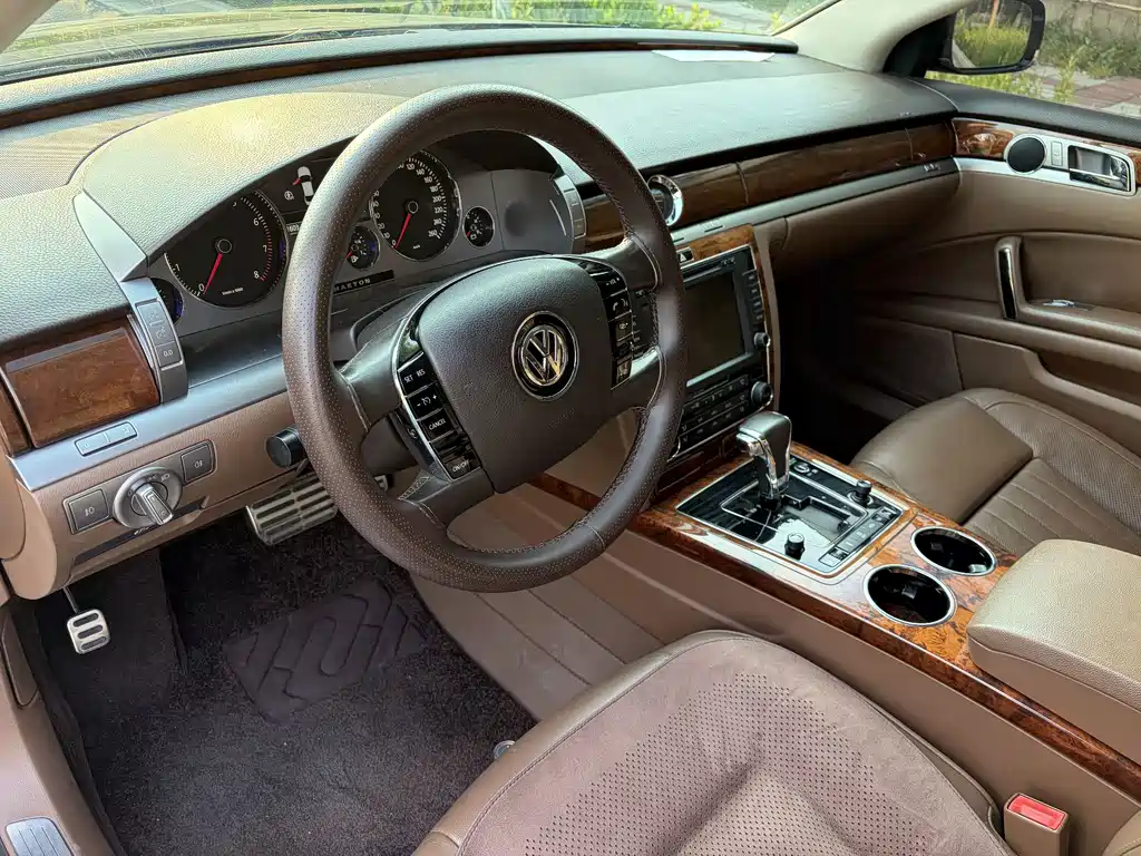 Volkswagen Phaeton — миниатюра 9