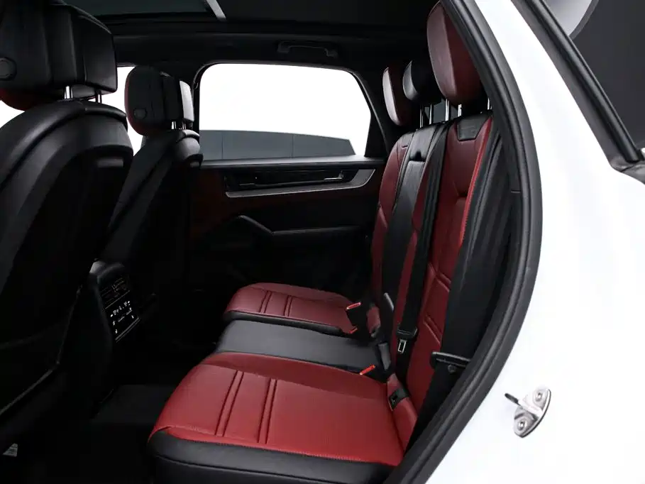 Porsche Cayenne — миниатюра 18