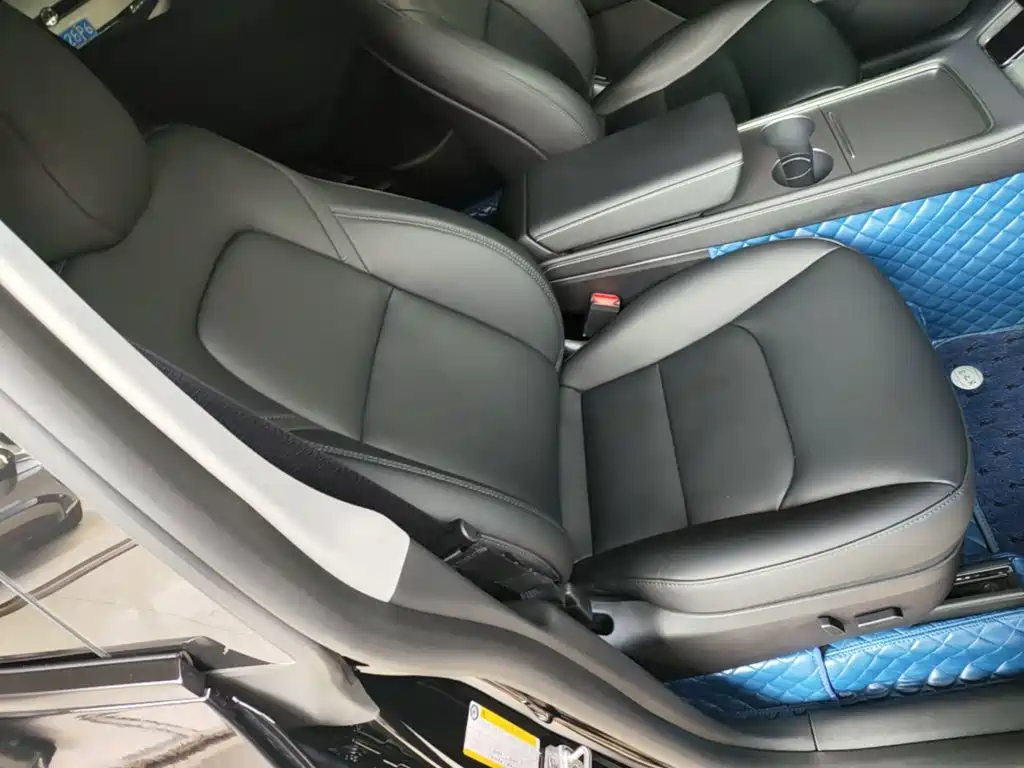 Tesla Model Y — миниатюра 25