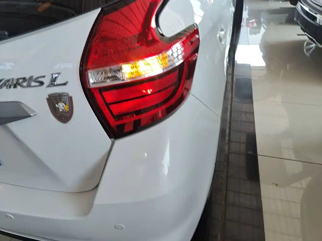 Toyota Yaris L — миниатюра 8