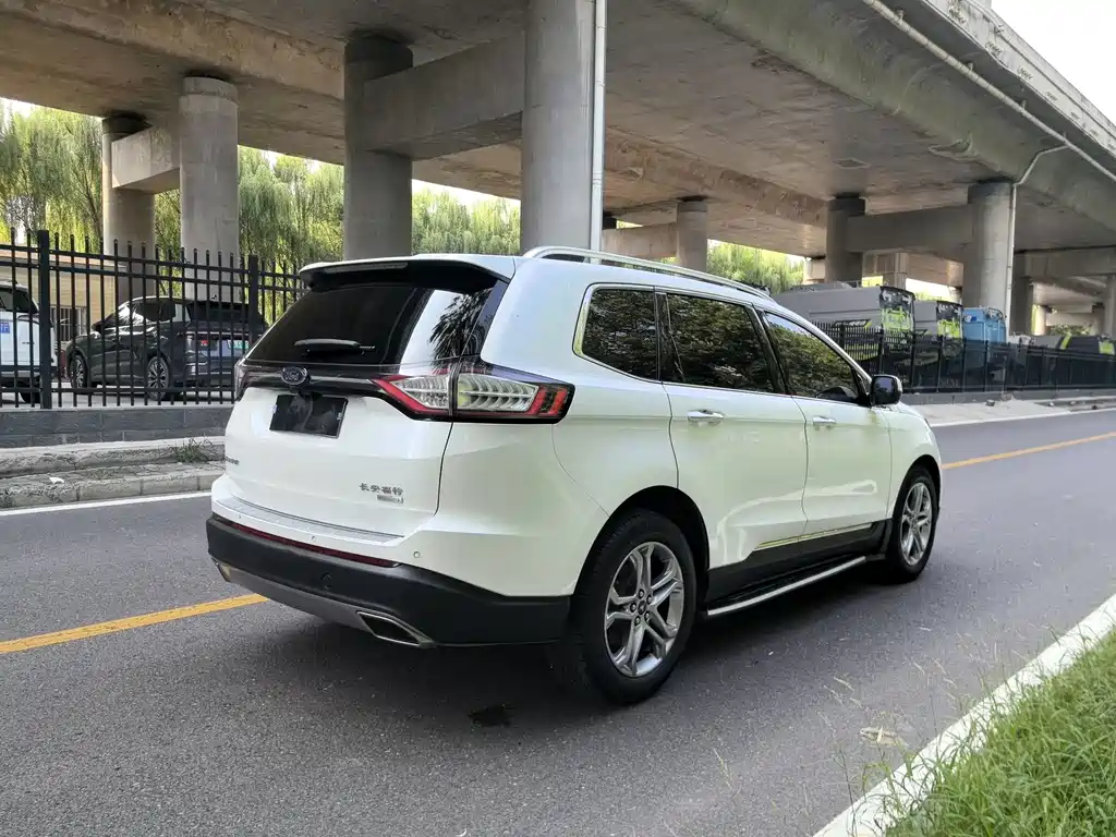 Ford Edge — миниатюра 6