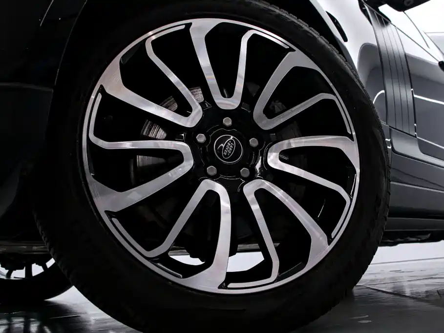 Land Rover Range Rover — миниатюра 21