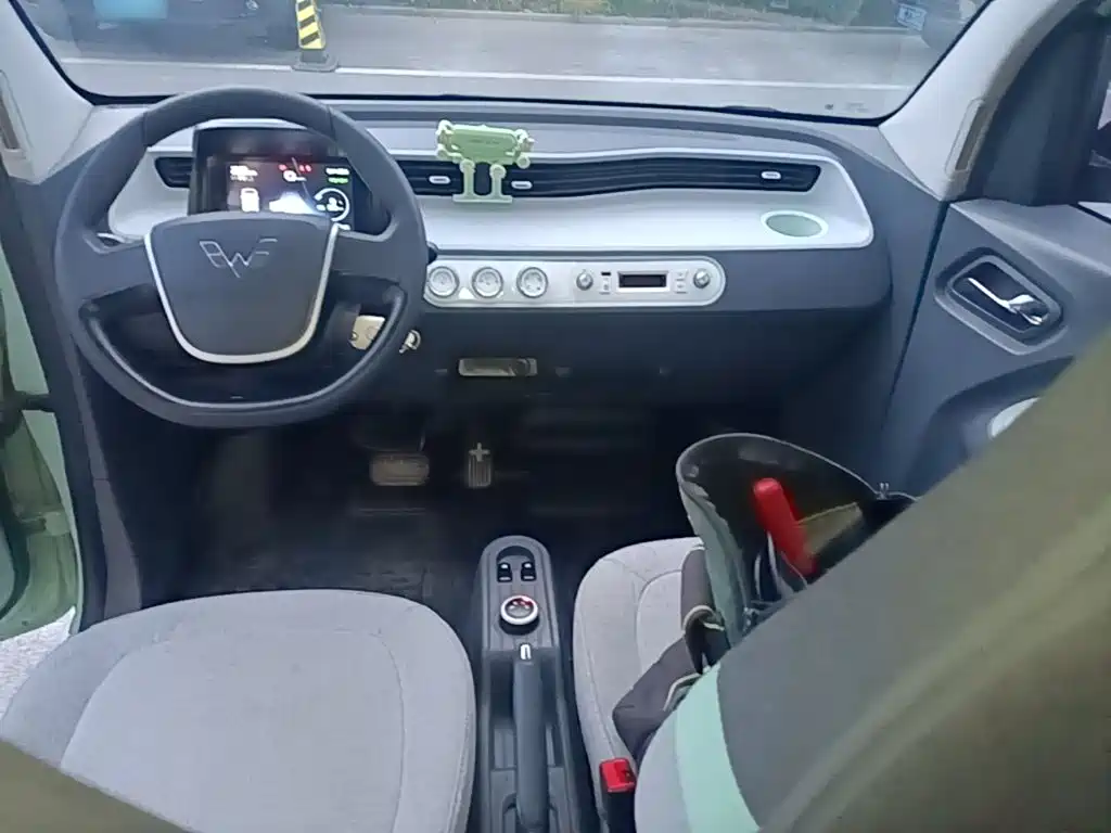 Wuling MINIEV — миниатюра 10