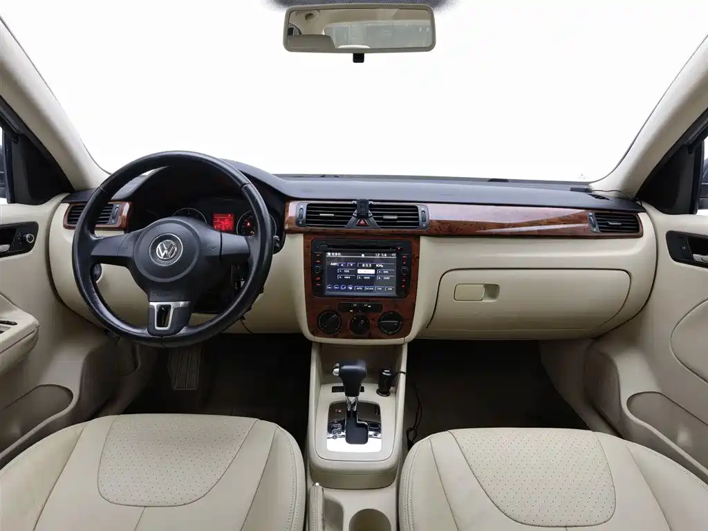 Volkswagen Bora 2011 1.6L AT Comfort