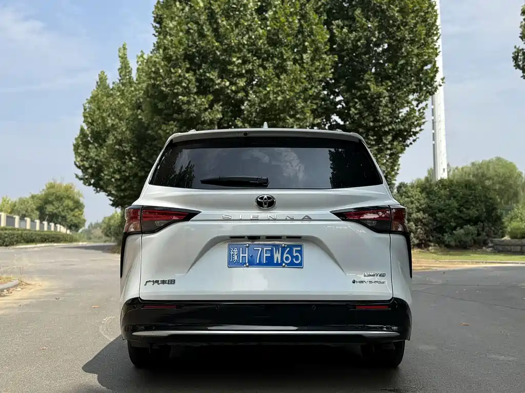 Toyota Sienna — миниатюра 8