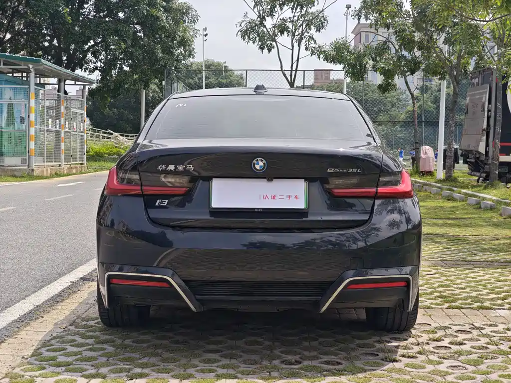 BMW i3 2024 eDrive 35 L