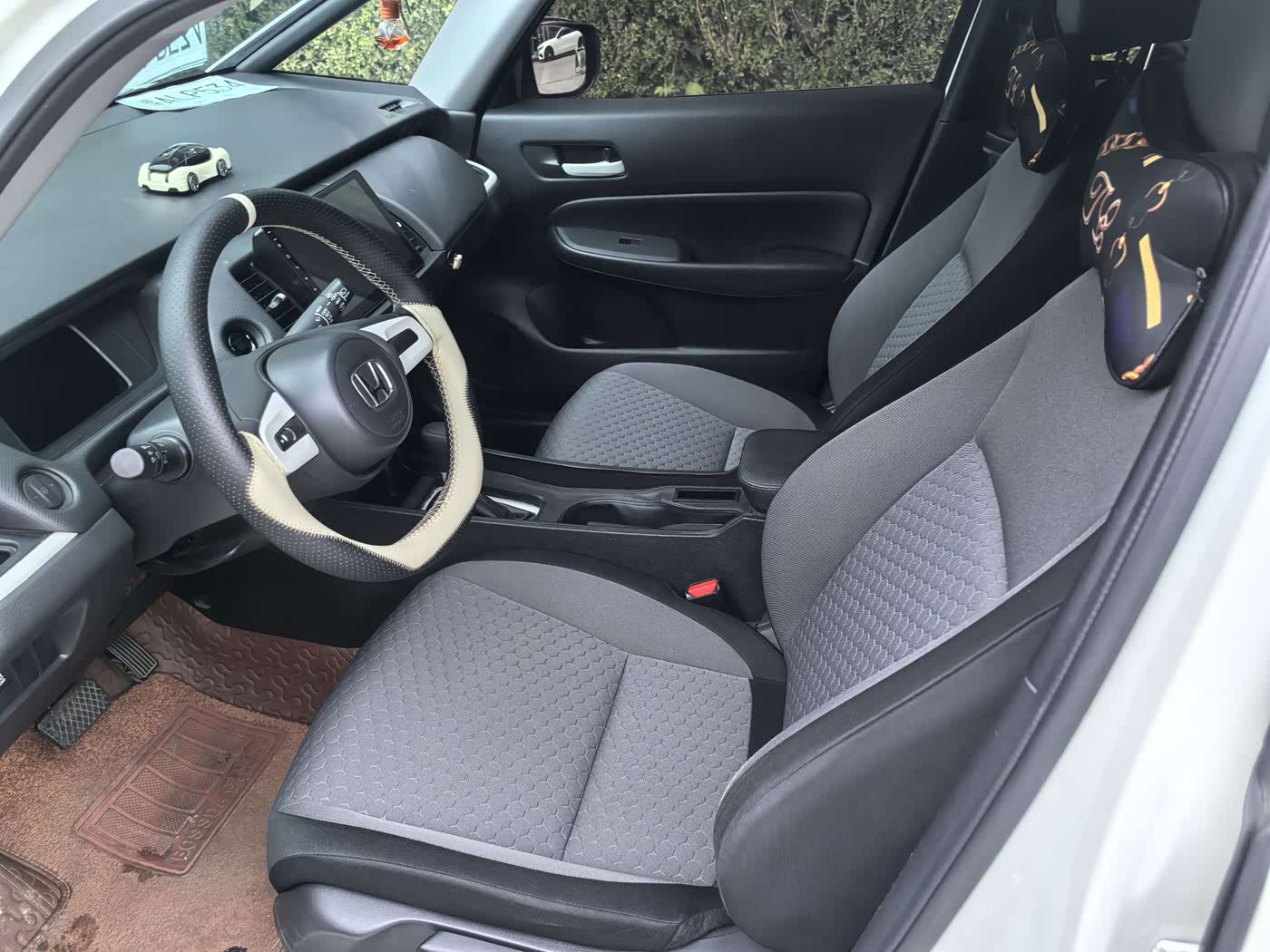 Honda Fit 1.5 л 2021 г. Белый, пробег 43000 км