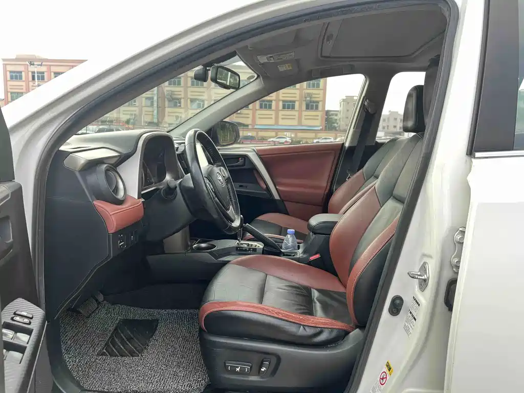 Toyota RAV4 — миниатюра 7