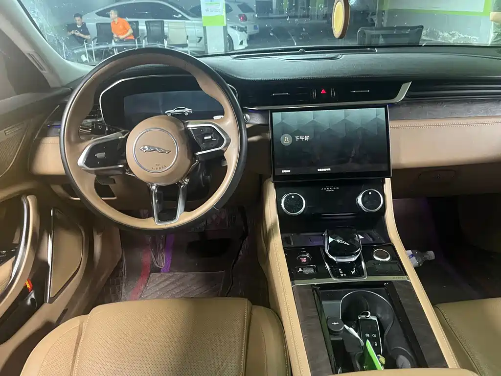 Jaguar XFL — миниатюра 6