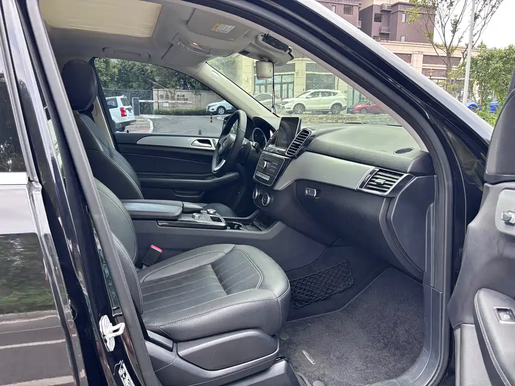 Mercedes-Benz GLE (Import) — миниатюра 8