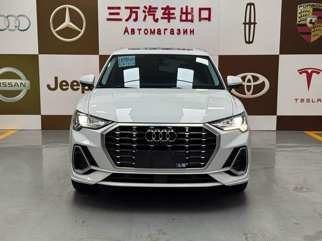Audi Q3 1.4 л 2022 г. Белый, пробег 34000 км