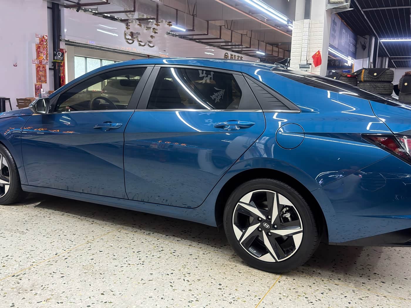 Hyundai Elantra 1.5 л 2023 г. Голубой, пробег 31000 км
