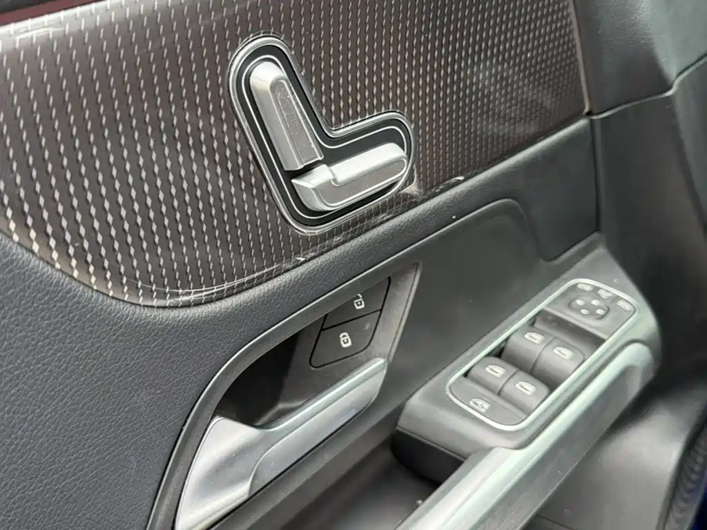 Mercedes-Benz GLB — миниатюра 13