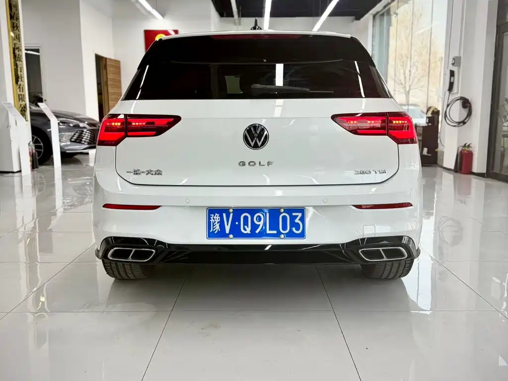 VOLKSWAGEN GOLF