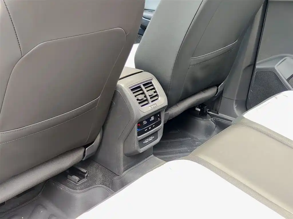 Volkswagen Tayron 2026 3000 300TSI