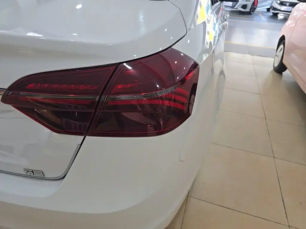 Geely Emgrand — миниатюра 8