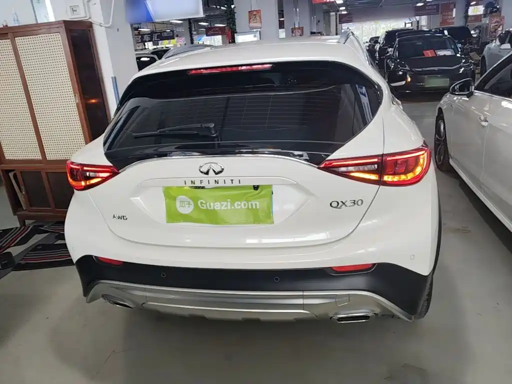 Infiniti QX30 — миниатюра 6