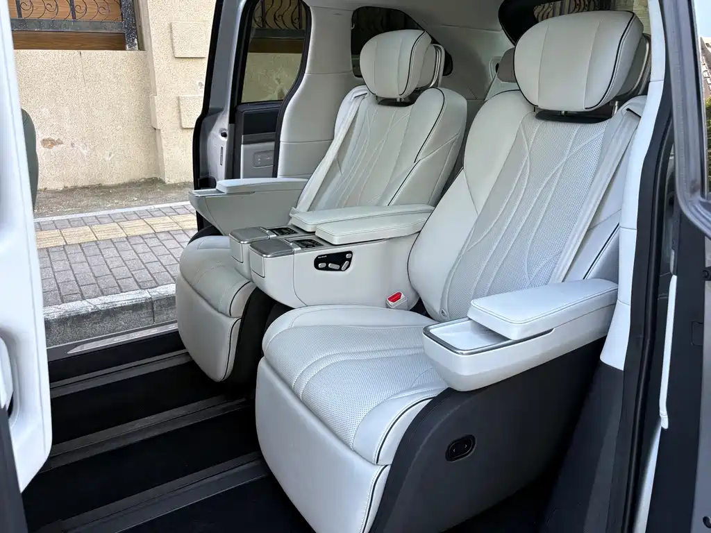 XPeng X9 — миниатюра 12