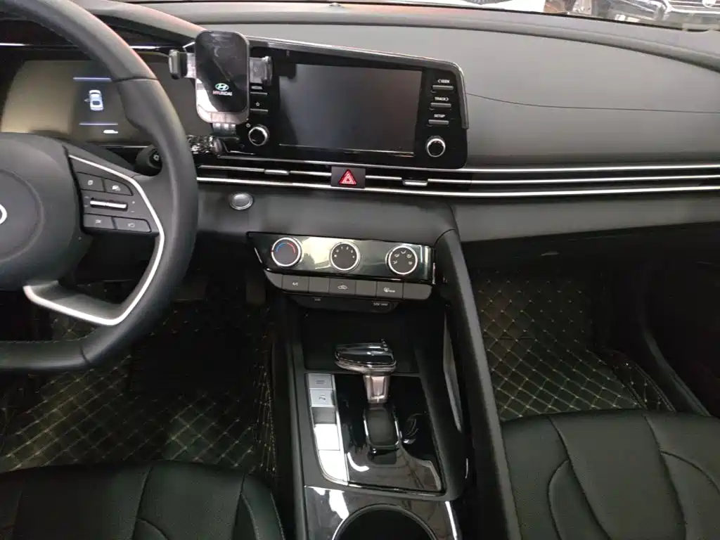 Hyundai Elantra — миниатюра 13
