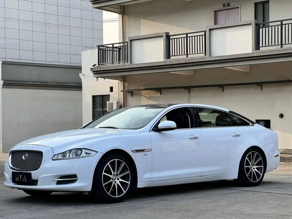 Jaguar XJ