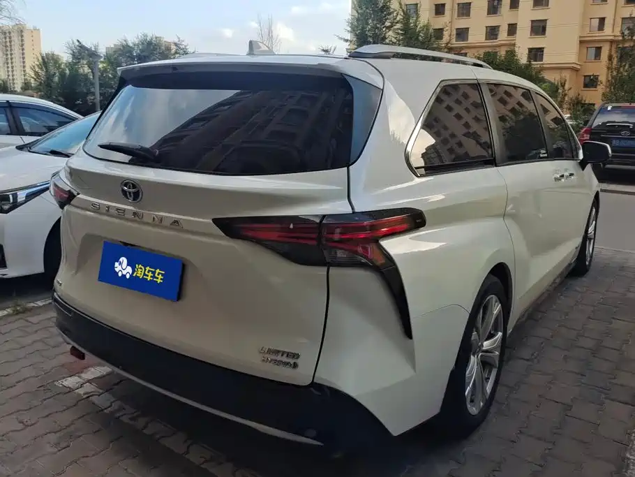 Toyota Sienna — миниатюра 3