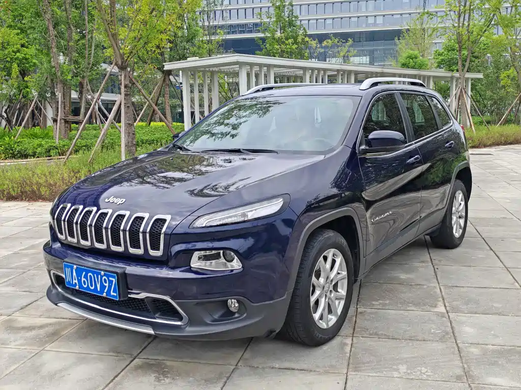Jeep Cherokee — миниатюра 3