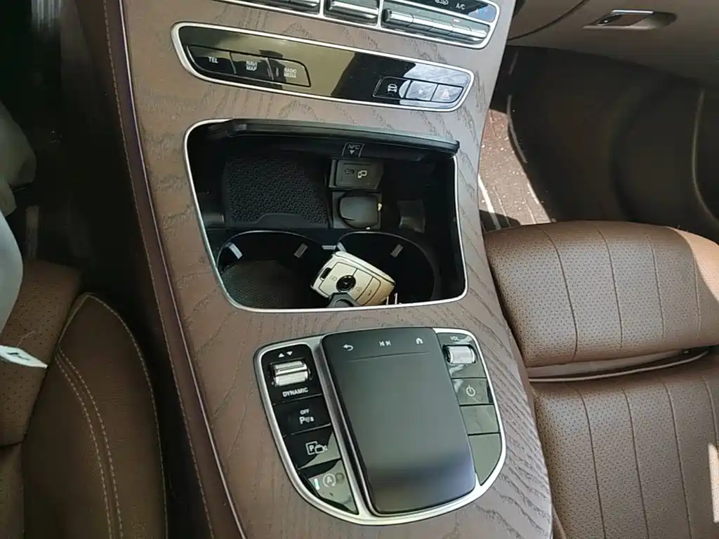 Mercedes-Benz E-Class — миниатюра 19