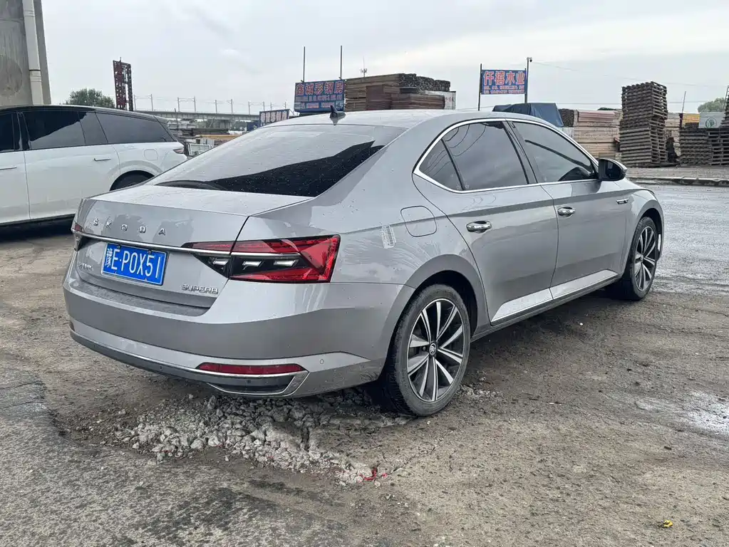 Skoda Superb — миниатюра 6